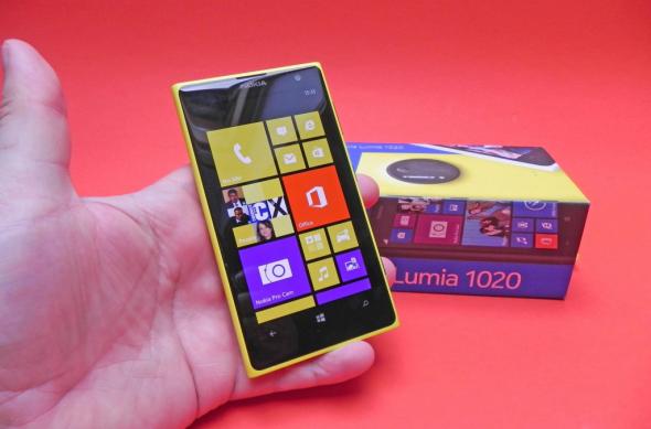 Nokia Lumia 1020 unboxing: cameraphone-ul prin excelență, scos din cutie la Mobilissimo.ro (Video): nokia_lumia_1020_review_mobilissimo_ro_51jpg.jpg