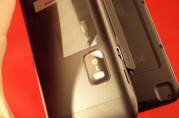 Nokia. Symbian. Tastatură. Ghicește!: nokia_e7_05jpg.jpg