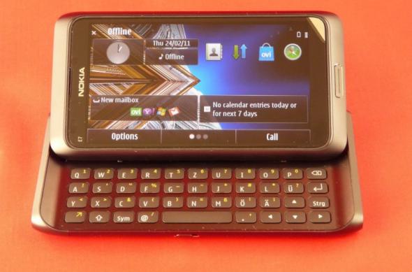 Nokia. Symbian. Tastatură. Ghicește!: nokia_e7_03jpg.jpg