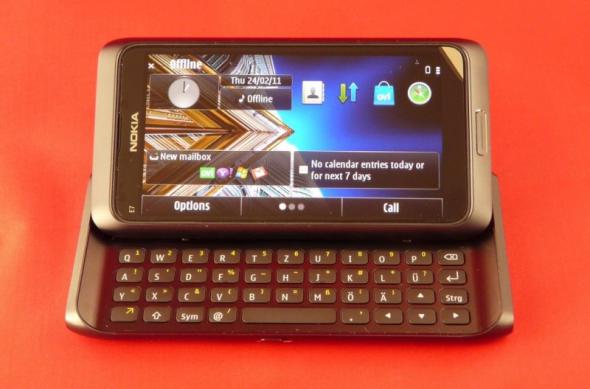 Nokia. Symbian. Tastatură. Ghicește!: nokia_e7_02jpg.jpg