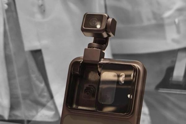 Cum arată pe viu telefonul robot HONOR, concept ce integrează camera pe un braţ robotic