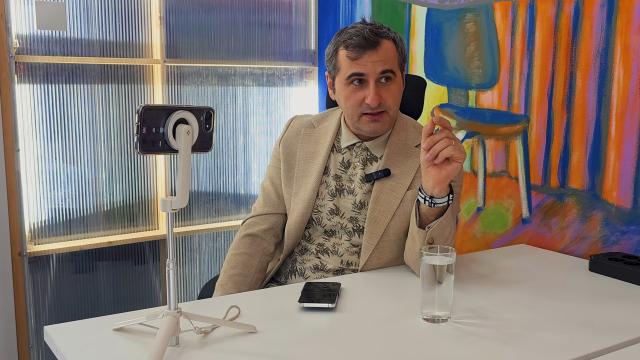 <b>Cel mai interesant podcast realizat la Mobilissimo: despre cometa 3i/Atlas cu Adrian Șonka, astronom</b>Ei bine, da, am zis să o fac şi pe asta! Am lăsat la o parte tehnologia, tabletele, telefoanele şi m-am uitat... spre cer. Azi NASA ține o conferinţă cu privire la cometa 3i/Atlas, care ne bântuie social media de câteva luni bune. Cu o grămadă de teorii î