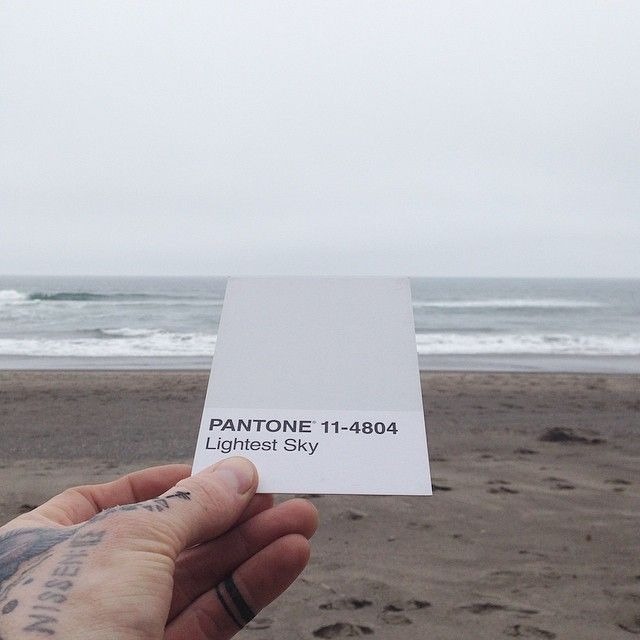 Motorola se pregătește pentru 2026 cu o nuanță nouă; pe eMAG există deja un model disponibil în această culoare