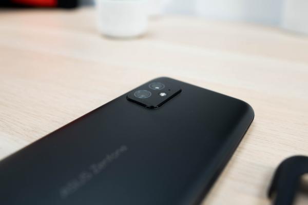 ASUS Zenfone 8 - Unboxing