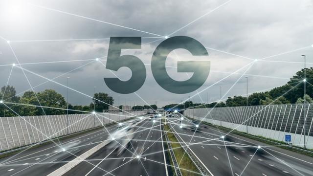 <b>Adoptarea Legii 5G în forma actuală va costa industria de telecomunicații din România între 2,7 și 4,2 miliarde de euro în următorii 10 ani (Studiu Dentons & Audytel)</b>Astăzi a avut loc o conferință importantă în cadrul căreia am avut ocazia de a participa. Probabil ați auzit deja de Proiectul de Lege 5G despre care se discută în ultima vreme și a fost deja aprobat de către Guvernul României. Totuși, Dentons