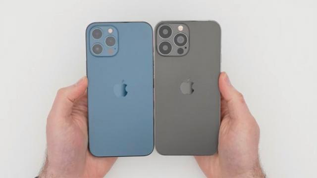 <b>iPhone 13 va deveni mult mai gros în zona camerei şi va creşte şi în talie faţă de iPhone 12</b>După ce am văzut o machetă de iPhone 13 Pro Max cu o săptămână în urmă, acum aflăm noi detalii despre flagshipurile pregătite de Apple pentru toamna lui 2021. Sursele afirmă că noile terminale vor avea o talie crescută faţă de predecesori