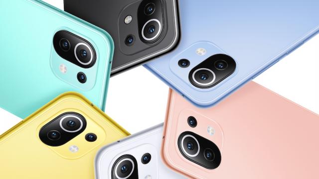 <b>Xiaomi Mi 11 Lite şi Mi 11 Lite 5G sunt disponibile de azi în România: telefoane midrange subţiri, viu colorate, cu ecran AMOLED</b>Xiaomi a lansat astăzi în România cele mai noi terminale ale sale, în frunte cu Mi 11 Ultra. Au debutat şi Mi 11 Lite 4G şi Mi 11 Lite 5G, alături de televizoarele din seria Mi TV P1. În acest articol ne ocupăm de cele 