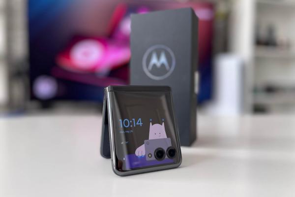 Motorola RAZR 40 Ultra - Unboxing