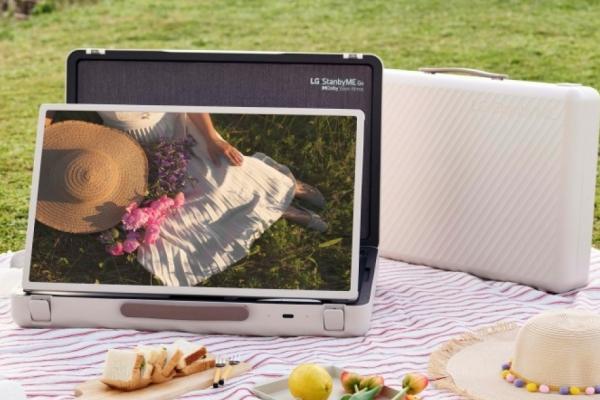 Monitorul servietă e aici, sub forma lui LG StanbyMe Go; Are 27 inch, e ușor de ajustat și transportat