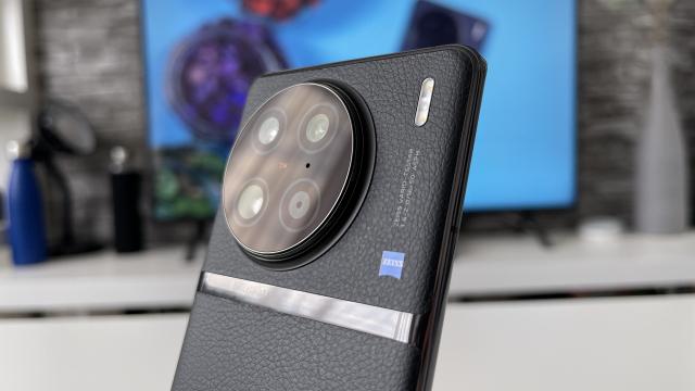 <b>vivo dezvăluie lista telefoanelor ce vor primi actualizarea la Android 14 în cursul acestui an</b>Cei de la vivo țin să ne anunțe astăzi prin intermediul unui comunicat de presă legat de actualizările pe care le pregătește pentru acest an, bazate pe noul release Android 14. După cum bine știți, avem deja telefoane care pot rula o versiune Beta