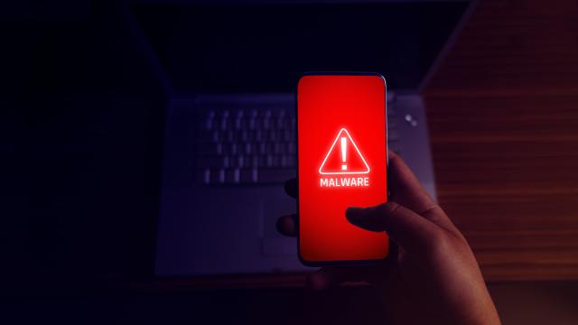 <b>O aplicaţie Android a început să înregistreze utilizatorii în secret la un an după ce a apărut în Google Play</b>Încă o zi, încă o aplicaţie cu comportament de malware apare în Google Play. De această dată e vorba despre o aplicaţie care s-a comportat normal timp de un an, apoi brusc a devenit malware. Unele aplicaţii de pe smartphone-uri îşi schimba 