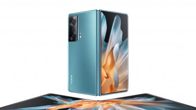 <b>Noul pliabil Honor Magic V2 apare certificat în China și este așteptat în două variante, cu procesoare diferite</b>Finalul anului 2022 a venit la pachet cu un nou smartphone pliabil de la Honor și anume modelul Honor Magic VS pe care noi l-am văzut la MWC 2023 și care a fost prezentat în România în urmă cu o lună, fără detalii despre debutul comercial 