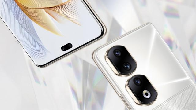 <b>Honor 90 Pro a debutat cu procesor Snapdragon 8+ Gen 1, cameră de 200 MP </b>Honor 90 şi Honor 90 Pro au debutat astăzi în cadrul unui eveniment organizat în China şi ne întrebam când şi dacă ajung în Europa. Asta în ideea că Honor 70 a ajuns, dar nu şi Honor 80. Am avut deja un articol dedicat lui Honor 90, iar acum 