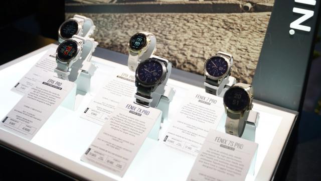 <b>Cele mai noi smartwatch-uri premium Garmin Fenix 7 Pro și Epix Pro (Gen2) au ajuns în România! Cât costă și ce model alegem?</b>Pe 31 mai a avut loc debutul global al celor mai noi smartwatch-uri Garmin, din seriile Fenix 7 Pro și Epix Pro (Gen2). Lansările au loc mai târziu în general pe plan local, doar că acum echipa Garmin a reușit să aducă cele mai noi ceasuri 