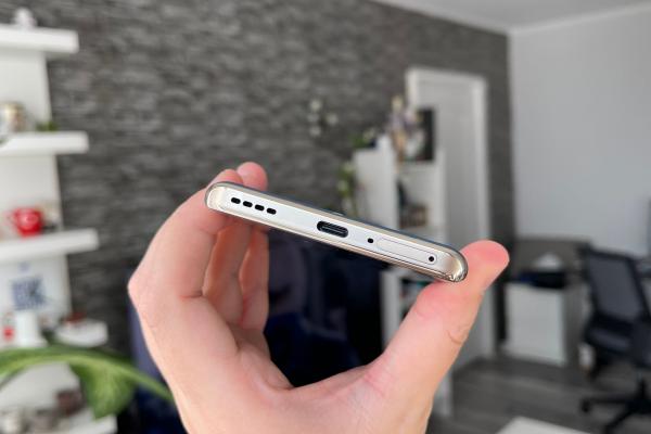 realme 12 Pro+: Un setup stereo hibrid care își face treaba