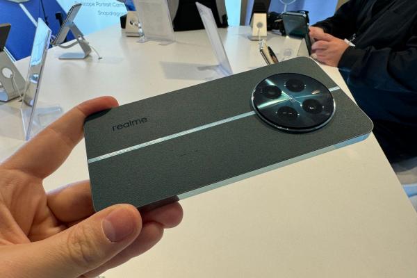 realme 12+ 5G hands on: surpriza din Atena aduce Sony Lytia maselor și un ecran AMOLED plat