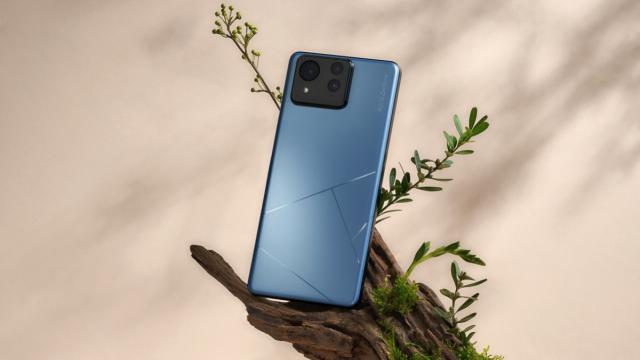 <b>Preț și disponibilitate ASUS Zenfone 11 Ultra în România (-500 lei reducere la precomandă)</b>Prima lună de primăvară a venit și cu o surpriză din partea celor de la ASUS sub forma flagship-ului Zenfone 11 Ultra, un gigant prin prisma display-ului adoptat în condițiile în care ultimele modele Zenfone au fost compacte