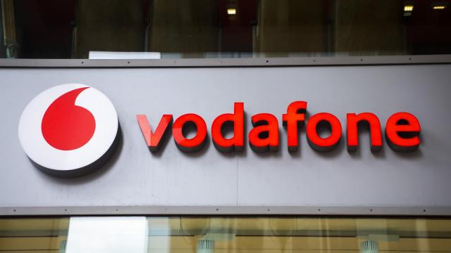 <b>Vodafone vinde şi ramura din Italia, după cea din Ungaria; Probleme pentru operator?</b>Scriam la început de an 2023 că Vodafone şi-a vândut ramura din Ungaria contra sumei de 1.7 miliarde de euro, iar acum aflăm că gigantul britanic şi-a vândut şi ramura din Italia. Cine e cumpărătorul, care e suma şi ce se întâmplă aflaţi 
