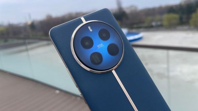 <b>realme 12 Pro+: Design captivant, cu un modul foto inspirat de ceasurile Rolex</b>realme 12 Pro+ este și un smartphone cu personalitate, care la capitolul design clar atrage privirile celor din jur, curioși să descopere ce telefon misterios folosești. Calcă pe urmele predecesorului dacă ne uităm asupra panoului spate