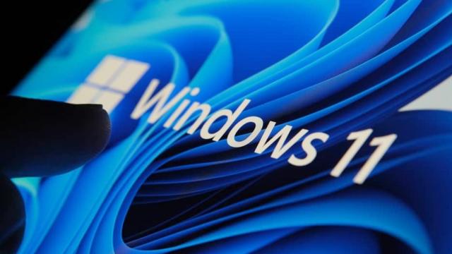 <b>Windows 11 Home sau Pro? Un script nou permite trecerea mai ușoară spre versiuni diferite ale sistemului de operare</b>Dacă ești familiarizat cu sistemele de operare din portofoliul Microsoft, probabil știi că Microsoft a fost întotdeauna comercializat în mai multe ediții. Cele mai cunoscute ar fi Home și Professional (Pro), deși mai există variante precum Advanced