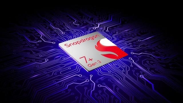 <b>Qualcomm prezintă Snapdragon 7+ Gen 3 - Cipset ideal pentru telefoane high midrange, cu hardware capabil să susțină funcții AI</b>După cum se vehicula în trecut, Qualcomm a lansat în ultima perioadă două noi cipseturi high midrange, derivate din puternicul Snapdragon 8 Gen 3. După modelul 8s Gen 3, iată că apare la orizont și Snapdragon 7+ Gen 3. Cipsetul tocmai a fost lansat