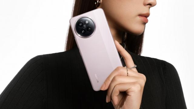 <b>Xiaomi CIVI 4 Pro e oficial primul telefon din lume cu procesor Snapdragon 8s Gen 3; Iată dotările sale</b>Xiaomi a anunțat azi primul telefon din lume cu procesor de nouă generație Snapdragon 8s Gen 3. E vorba despre modelul Xiaomi CIVI 4 Pro, un telefon cu design elegant ce adoptă dotări ca de flagship. Are parte de optică LEICA, CPU puternic sub capotă