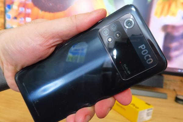 POCO M4 Pro 4G: Design din plastic cu personalitate, mai arătos pe galben