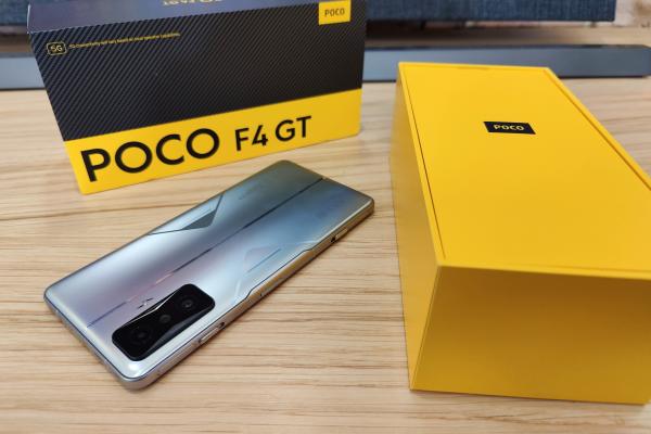 POCO F4 GT Unboxing: telefon de gaming accesibil cu butoane mecanice pop up, motiv să joc Apex Legends Mobile (Video)