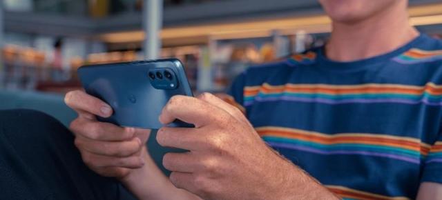 Motorola moto e32 e acum disponibil în România! Smartphone accesibil cu ecran de 90Hz și baterie de 5000 mAh