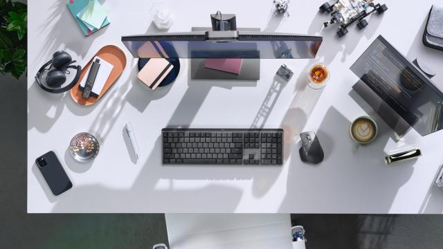 <b>Logitech prezintă MX Mechanical - prima tastatură mecanică din seria MX; Sosește și mouse-ul MX Master 3S</b>Din partea Logitech sosesc astăzi noi periferice, inclusiv o premieră sub forma primei tastaturi mecanice din seria MX și anume MX Mechanical. Alături avem și noul mouse MX Master 3s, dispozitive care oferă creatorilor digitali perifericele 