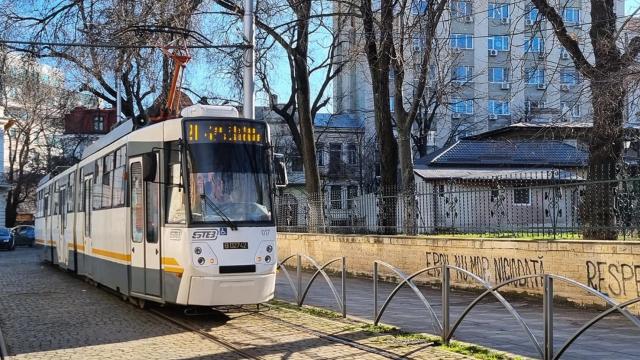 <b>De acum va fi mai ușor să plătești biletele pentru transport în București: STB montează validatoare smart în toate vehiculele</b>Locuiești în București? A început procesul de montare a unor noi validatoare smart pentru plata călătoriilor cu vehiculele STB, astfel că în toate mijloacele de transport în comun va fi disponibilă plata cu cardul.