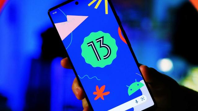 <b>Google anunță Android 13 Beta 2.1 pentru telefoanele Pixel; Se livrează acum și rezolvă câteva bug-uri</b>În urmă cu doar câteva zile debuta Android 13 Beta 2, actualizare care în teorie ar fi trebuit să fie deja destul de stabilă. Cu toate acestea, mulți utilizatori s-au plâns după update cum că acest build ar avea mai multe probleme decât primul Beta lansat