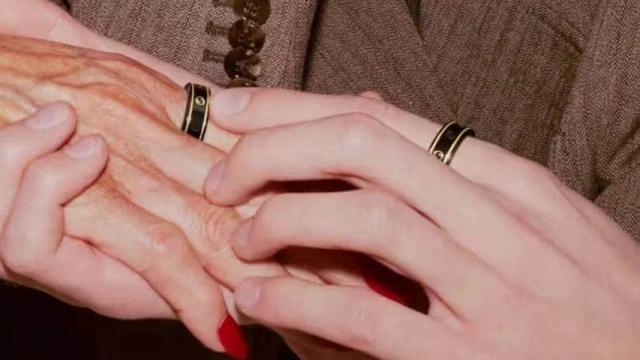 <b>Cel mai nou accesoriu de lux Gucci este un inel smart care te anunță dacă ești stresat sau bolnav: Gucci x Oura Ring</b>Ideea unui inel smart nu este una nouă și ca pionier în acest segment avem compania Oura care a lansat câteva modele pe piață în ultimii ani. Astăzi vine unul nou, realizat în colaborare cu celebra casă de modă Gucci. Se numește 