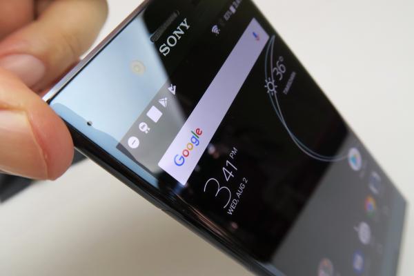 Sony Xperia XZ Premium: Design specific Sony, polarizant cu siguranţă