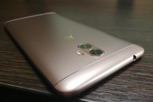 Allview X4 Soul Xtreme: Design masiv, dar solid
