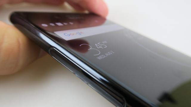 <b>Sony Xperia XZ Premium: Hardware de an 2020</b>Cum mulţi producători de telefoane promit "viteze la nivel de Gigabit pe secundă" pe terminalele noi şi am început să vedem şi handset-uri cu ecrane 4K, e clar faptul că ne pregătim de epoca streaming-ului 4K via 5G. Mai avem totuşi până în 2020 când..