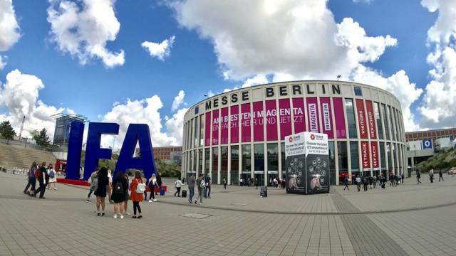 <b>Recapitulare IFA 2017: iată cele mai interesante lansări din Berlin - LG V30, multe difuzoare inteligente, căşti VR şi frigiderul care vine la tine</b>Pentru că show-ul IFA 2017 este pe final și pentru că mai toate produsele importante au fost deja prezentate oficial, ne-am gândit ca astăzi să vă prezentăm o recapitulare a ediției din acest an ce conține un top al celor mai interesante produse