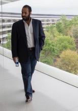 Apple la 50 de ani; compania este acuzată că a pierdut un avantaj major în cursa AI