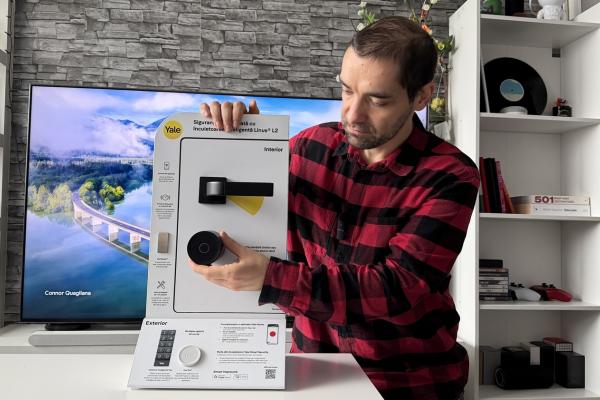 Yale Linus L2 Lite Review: Cum îți automatizezi ușa de la intrare fără bătăi de cap, fără meșteri și extra cheltuială? 