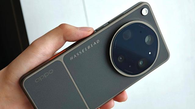 <b>OPPO Find X9 Ultra Hands on; Primele impresii despre telefon ajung pe web (Video)</b>Suntem la fix două săptămâni distanță de momentul când OPPO Find X9 Ultra va fi dezvăluit oficial și azi vedem un video hands on cu acest telefon. Până acum am văzut scăpări sub formă de fotografii, specificații, teasere, detalii despre cameră, dar acum e