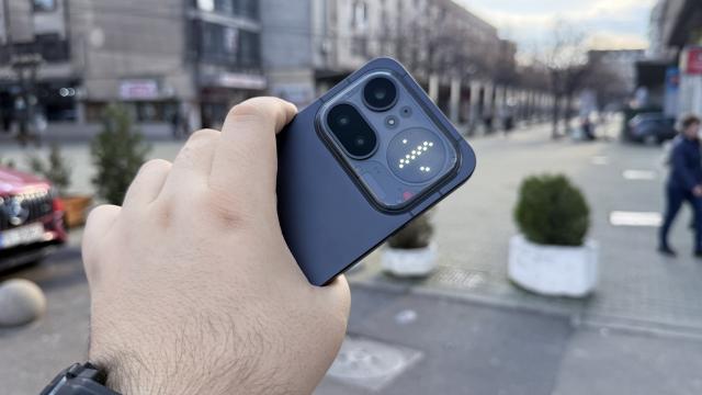 <b>Nothing Phone (4a) Pro review detaliat în limba română (evaluare Mobilissimo)</b>Nothing are o strategie interesantă, anunțând că nu va lansa un flagship în acest an. În schimb, am primit modele high-midrange foarte interesante, printre care și Nothing Phone (4a) Pro, ajuns recent pe masa noastră de teste. E un model ce costă 2.649