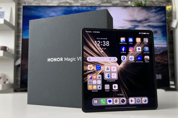 Unboxing Honor Magic V5