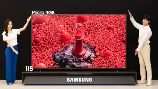 <b>Samsung are o tehnologie nouă pentru televizoare: Micro RGB TV şi primul model e FOARTE SCUMP</b>După ce ne-a adus panouri ca Neo QLED şi Micro LED, acum Samsung ne propune un nou tip de tehnologie pe TV-urile sale. E vorba despre micro RGB TV, iar primele modele au fost prezentate deja. Avem detalii mai jos. Primul TV care inaugurează tehnologia