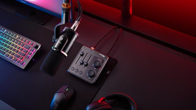 <b>HyperX FlipCast este compatibil XLR și USB-C: microfon dinamic cardioid cu filtre audio hardware</b>HyperX adaugă în portofoliu un nou microfon dinamic cardioid, numit FlipCast, care se remarcă în primul rând prin versatilitatea conexiunilor: vine cu USB-C pentru utilizare imediată și suport XLR pentru setări audio mai complexe, adresându-se atât