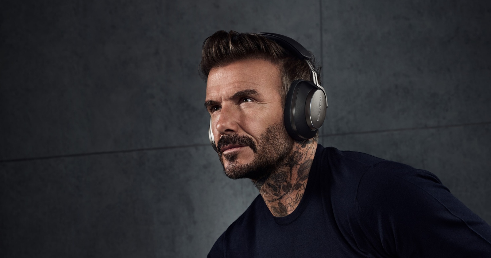 RESIGILATUL ZILEI #102: Bowers & Wilkins PX8 – căști premium cu sunet clar, design exclusivist și confort absolut pentru pasionații de muzică