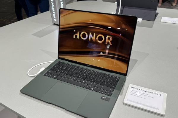 IFA 2024: Hands-on cu HONOR MagicBook Art 14 (2024) - Laptop premium cu procesor Intel Core Ultra și cameră web detașabilă