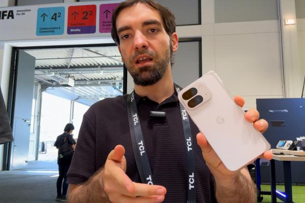IFA 2024: Google Pixel 9 Pro Fold; Un pliabil surprinzător de lat și cu un ecran mai mare decât un iPad mini