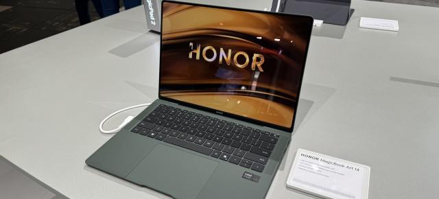 IFA 2024: Hands-on cu HONOR MagicBook Art 14 (2024) - Laptop premium cu procesor Intel Core Ultra și cameră web detașabilă