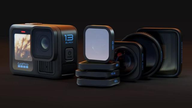 <b>GoPro Hero 13 Black oferă până la 3 ore de autonomie; A debutat și modelul mai accesibil Compact Action Camera</b>După teasere și scăpări, GoPro a dezvăluit în sfârșit cele mai noi modele de camere de acțiune, GoPro Hero 13 Black și GoPro Hero Compact. Primul costă 399 de dolari, iar al doilea 199 de dolari

