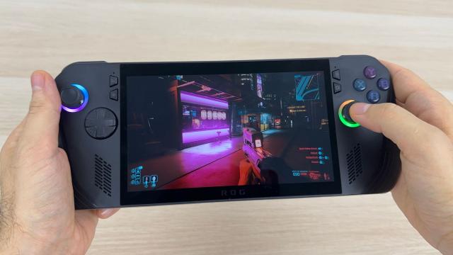 <b>ASUS ROG Ally X Review: consola pe care ar fi trebuit să o primim de la început</b>Nu testez eu prea des dispozitive de gaming, dar când o fac... devin dependent. În cazul de faţă nu neapărat de ASUS ROG Ally X, cât mai degrabă de jocul Senua Hellblade 2. Nu l-am jucat în mai când s-a lansat, dar mi-am făcut abonament